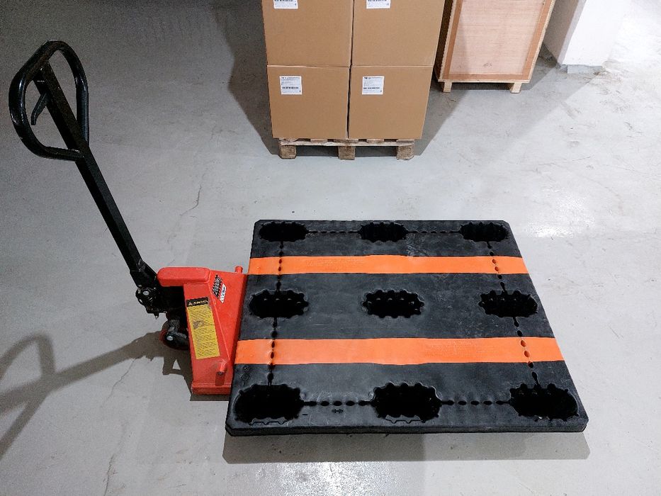 Паллет , поддон пластиковые