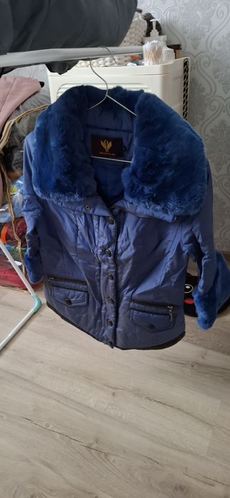 Продам куртку весна осень