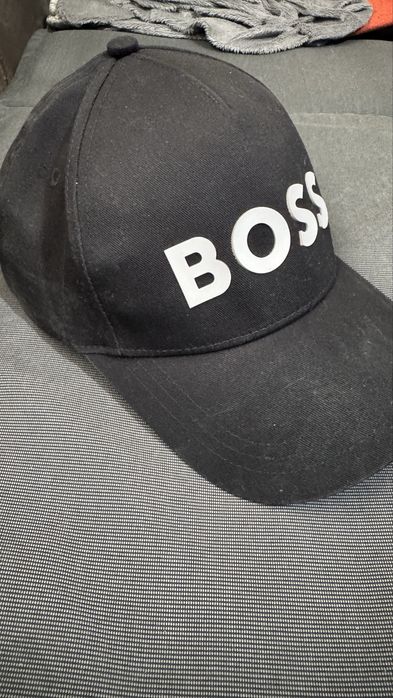 Шапка с козирка Boss