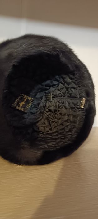 Почти новый норковый берет