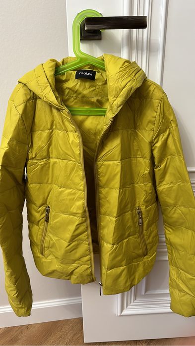 Продам куртку для девочки