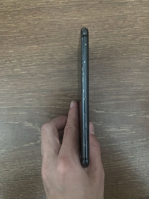Продам Iphone айфон 7