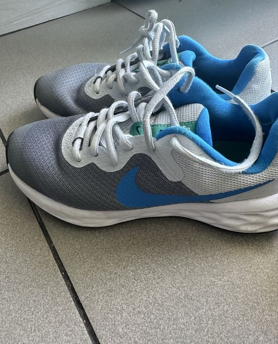 Детски спортни обувки