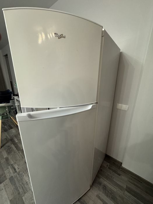 Хладилник с горна камера