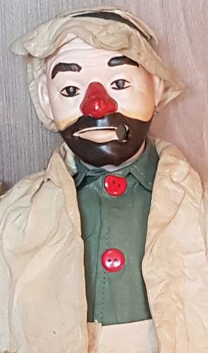 Старинна порцеланова кукла