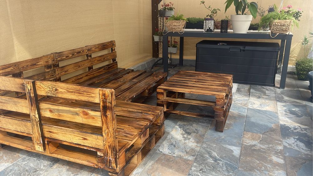 Set mobilier grădină / terasă din paleți (Masă + Colțar) – Lac premium