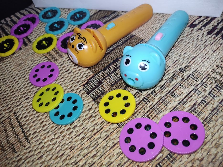 Скидка!Обучающая интерактивная led игрушка фонарик со слайдами