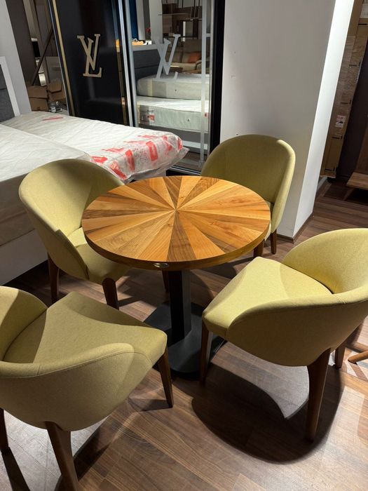 Продавам столове от дъбов масив