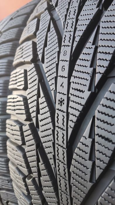 4бр. зимни гуми 245/50/20 Nokian Hakapelitta , SUV
dot23
8mm
Много доб