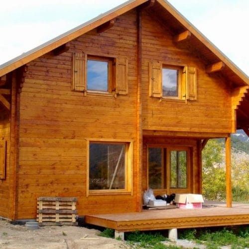 Vând și construiesc căsuțe din lemn