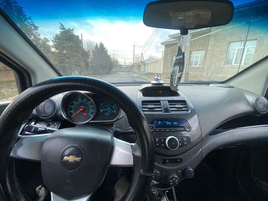 Spark 2018 yil oq  2 pazitsiya