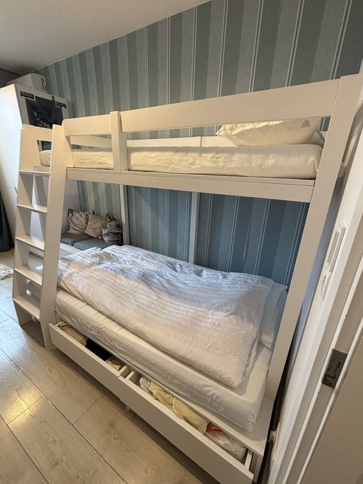 Pat supraetajat alb cu sertare - pret avantajos, saltele incluse!