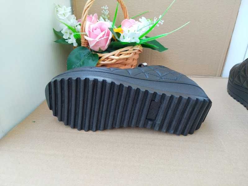 Дамски обувки на платформа