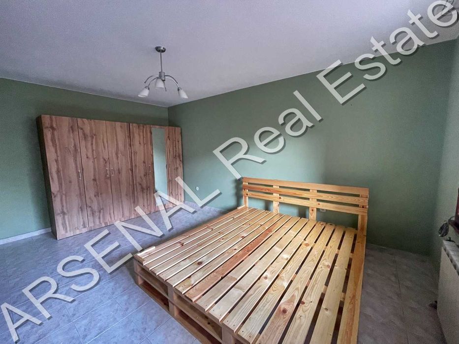 Тристаен апартамент под наем, Център