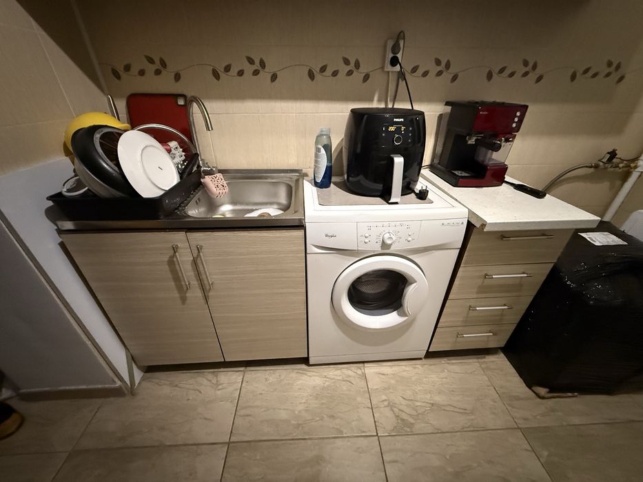 Mobilier bucatarie + chiuveta ( fara electrocasnicele vizibile)