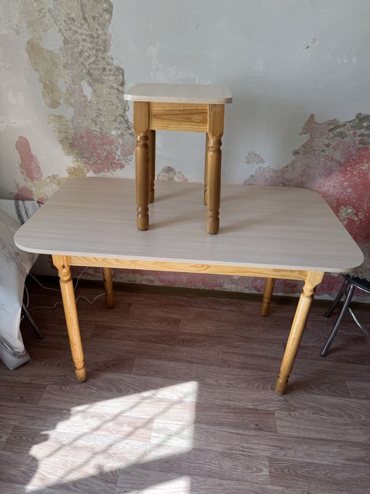 Продам стол и стулья