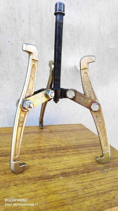 Съемник подшипников 3-х захватный 200 мм