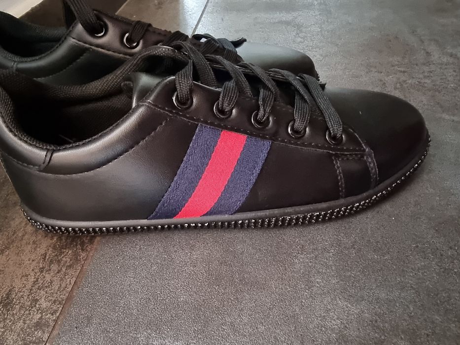 Дамски спортни обувки