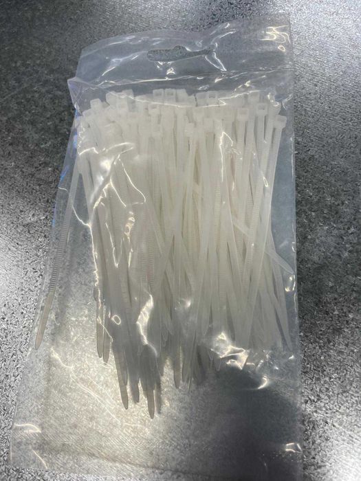 Черни кабелни връзки „Свински опашки“ 4.5х250 – 100 бр.