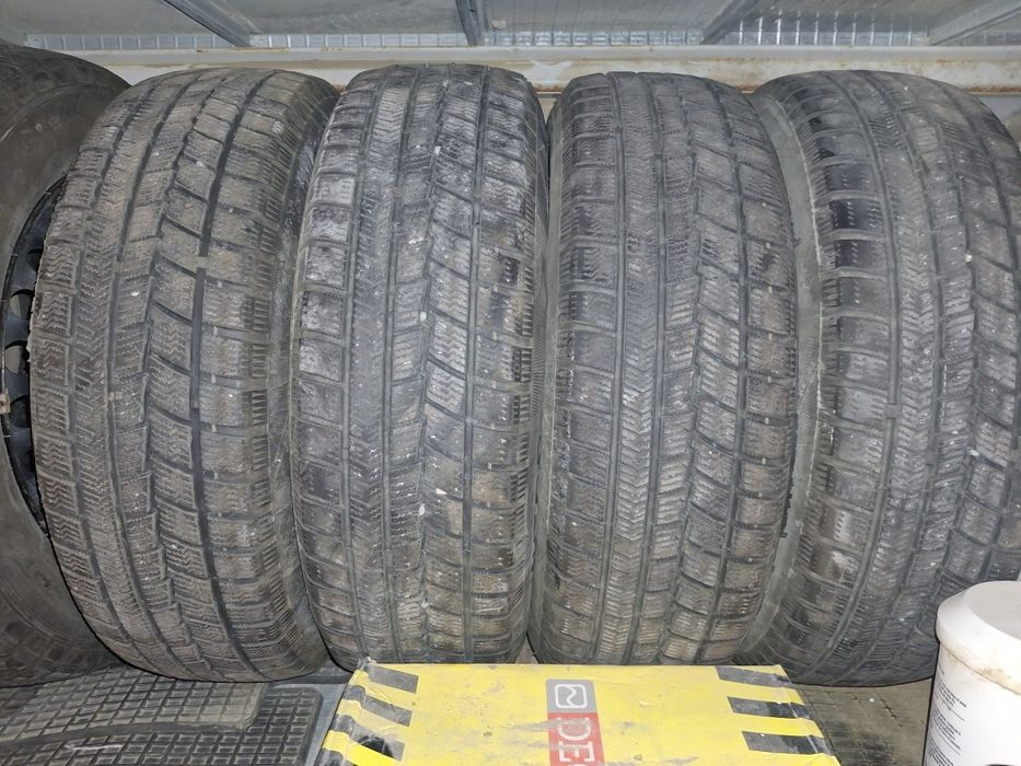 Зимние шины 185/65 R15.колпак ободок R15 хюндай