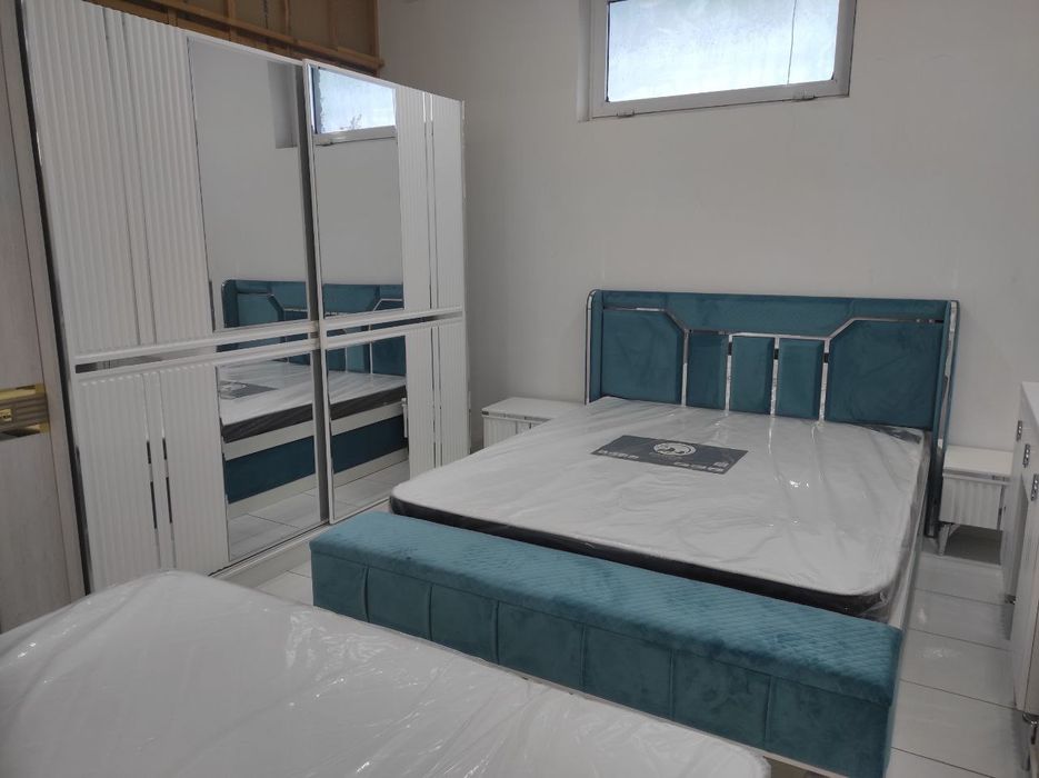 Yotoh xona uchun nabor mebillar xar xil turdagi.