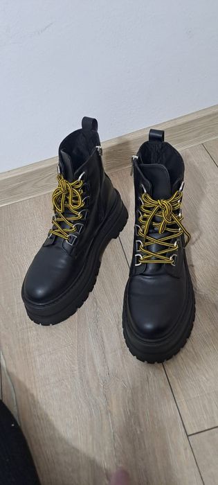 Ghete de dama pull&bear