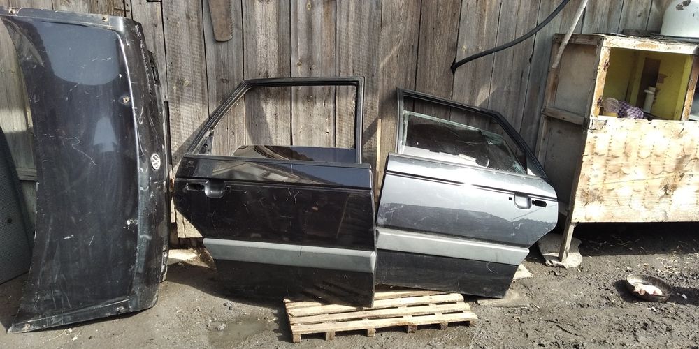 Продам двери и багажник на Фольксваген