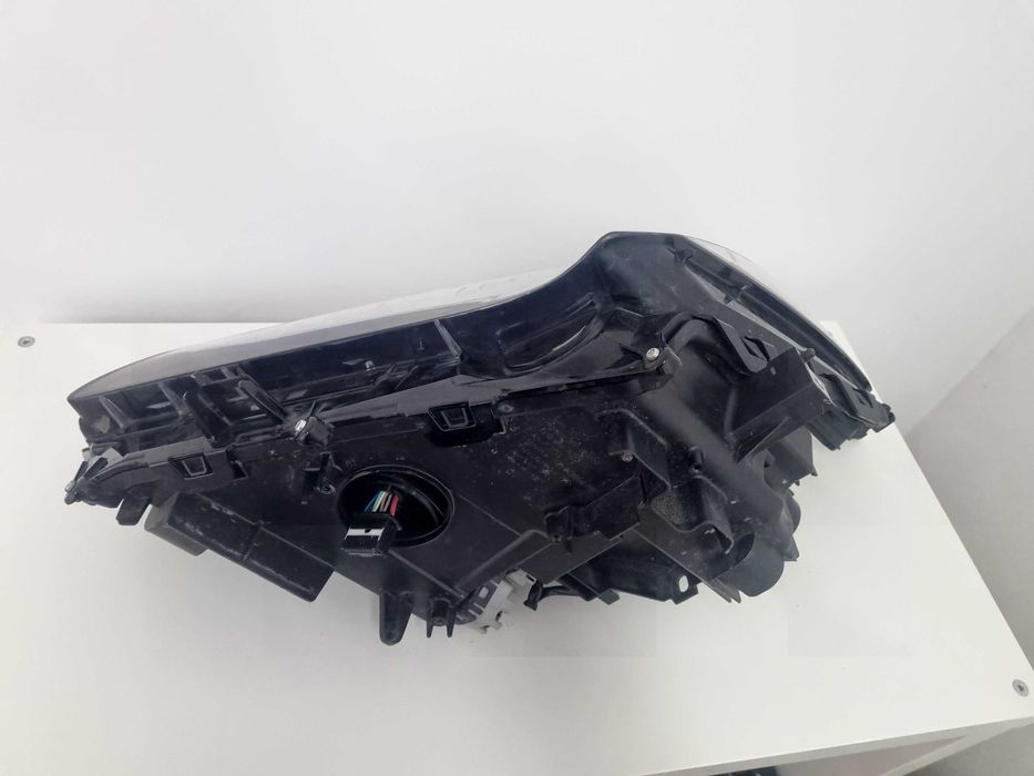 Продавам ляв фар за Lexus NX