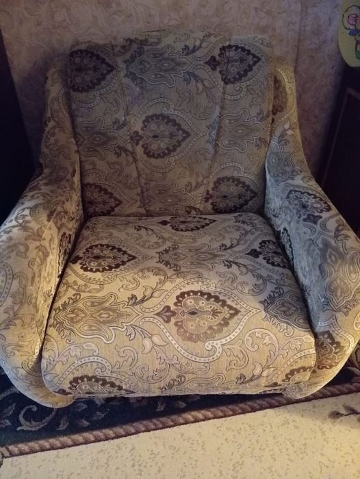 Продаю диван и два кресла