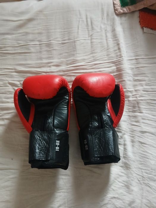 Боксови ръкавици