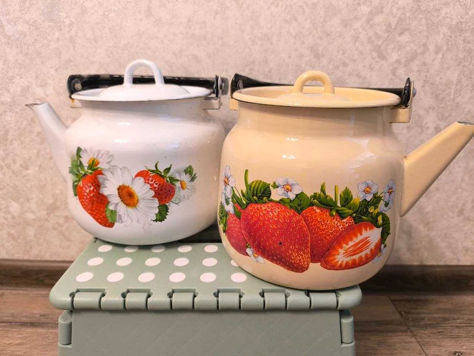 Продам чайники эмалированные б/у