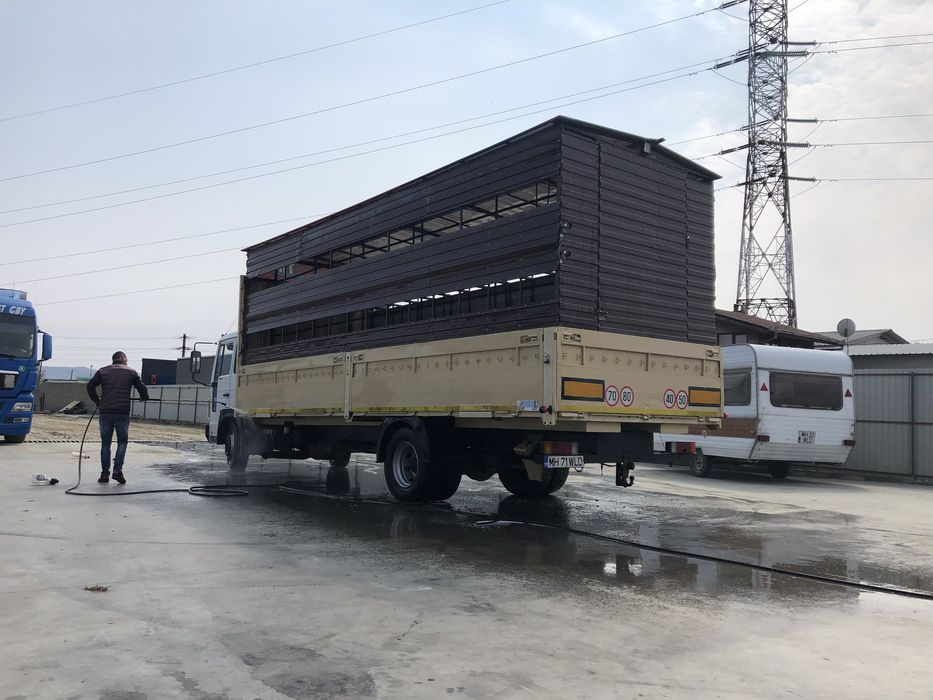 Camion apicol (90 stupi capacitate) Volvo FL6 11 tone