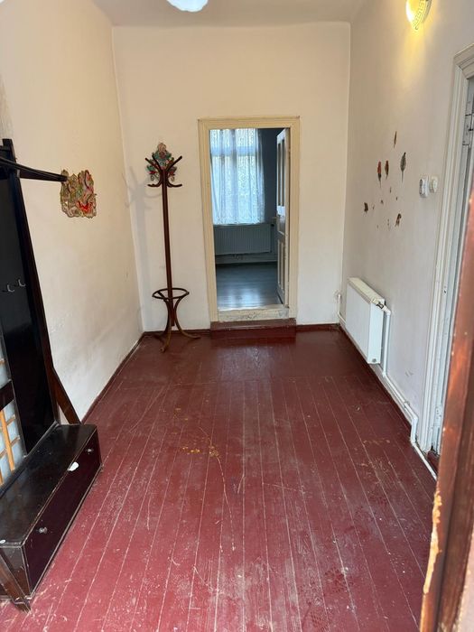 Apartamente.   casa de închiriat la întrare in Copou , lângă