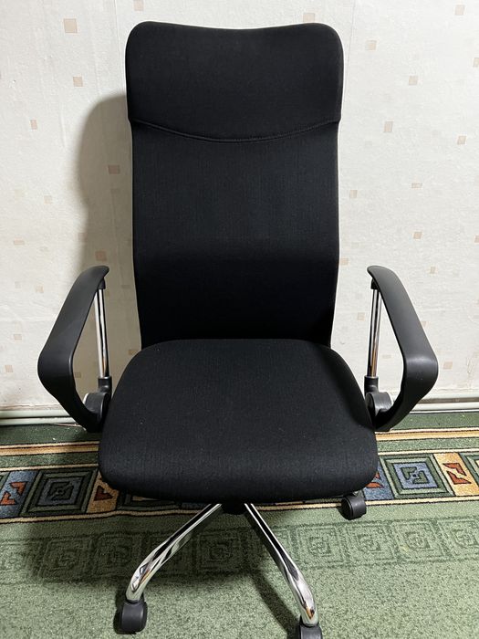 Офис стол, неразличим от нов