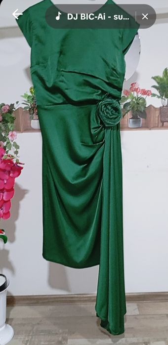 Rochie eleganta ce te scoate în evidență