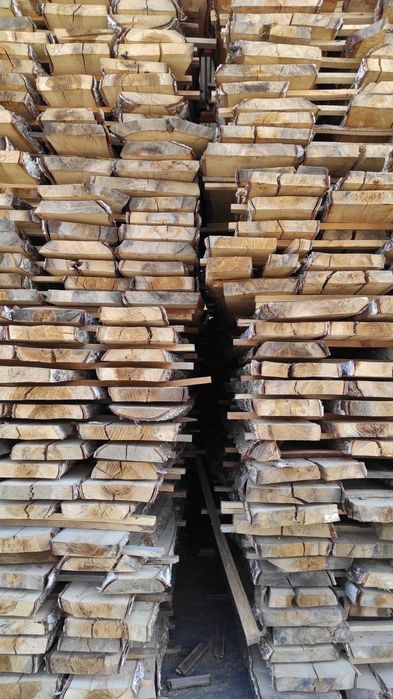 Пиломатериал необрезной. Береза. Камерная сушка. I сорт