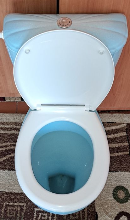 Унитазы в сборе в отличном состоянии б/у.