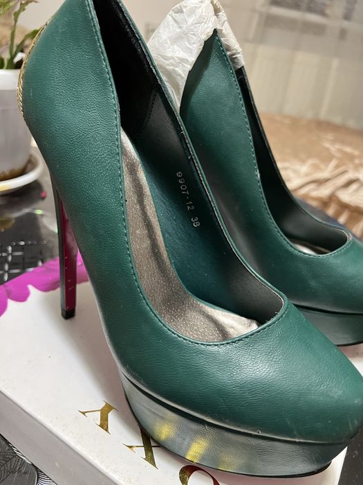 Нови дамски обувки на платформа