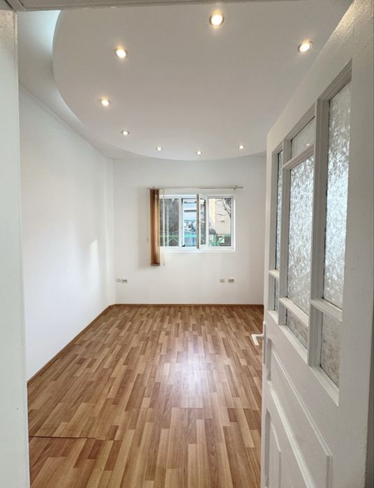 Închiriez spațiu (60 mp) zona centrală - Democrației