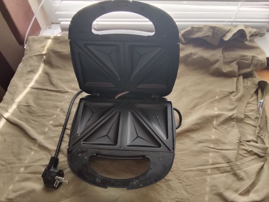 Домашна скара за сандвичи и за палачинки и гофрети