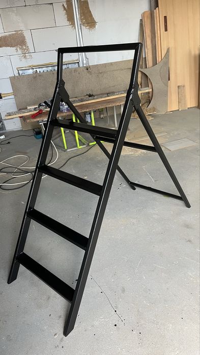 Scara metal 4 trepte foarte utila interior