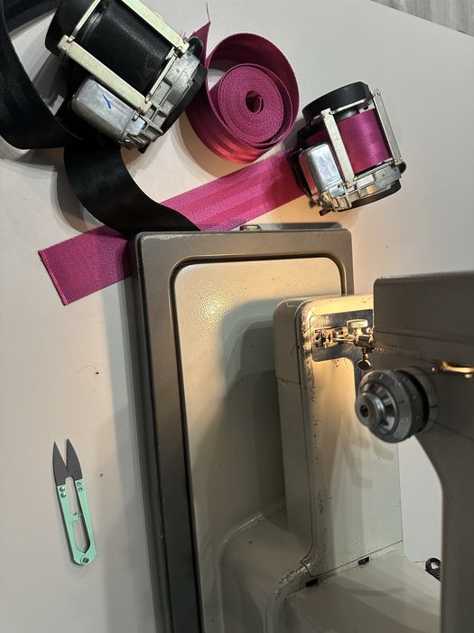 Retapitare plafon/fete de usi/volan, lumini ambientale/stelute