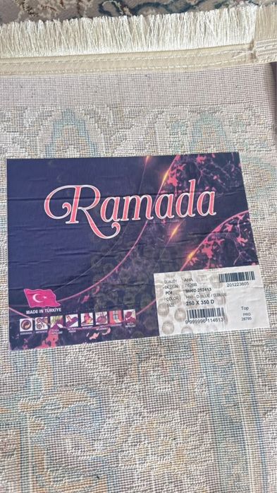 Продам новый ковер 250х350