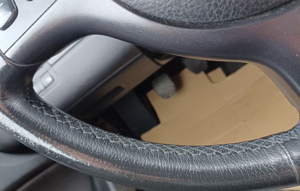 Vând Volan Sport Bmw E46 în stare bună aspect 9.5/10 
Preț 300 lei sau