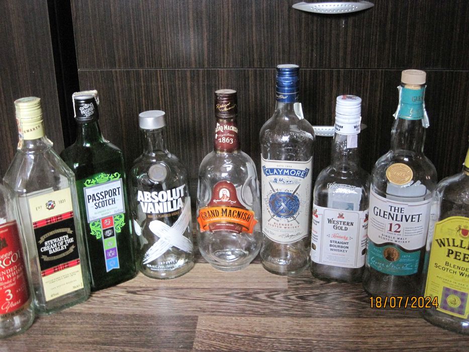 Бутилки от уиски на винт за съхранение на ракия