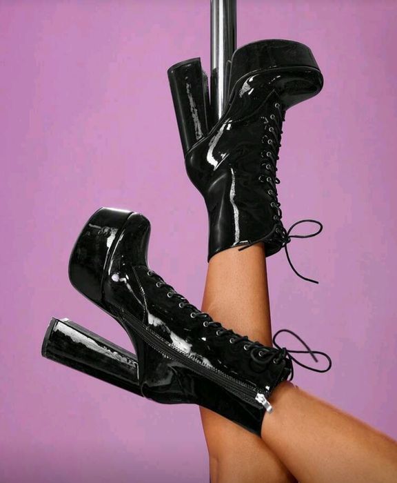 Лачени боти на висок ток