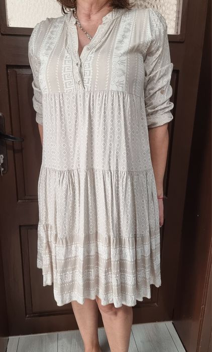 Бежова рокля размер Л