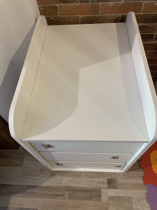 Креват със скрин за повиване