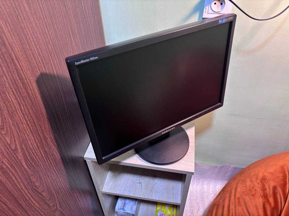 Продам свой Samsung SyncMaster 943NW 19"