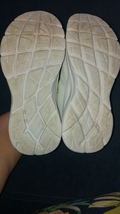 Кроссовки  продам в отличном состоянии